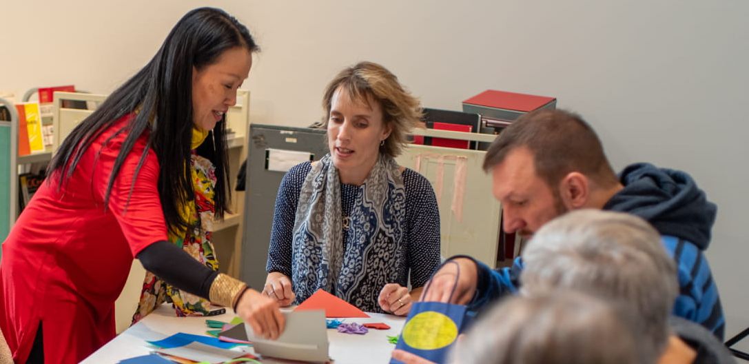 Yuko Taniguchi teaching an artist workshop.