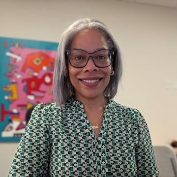 deanna cummings headshot wearing glasses
